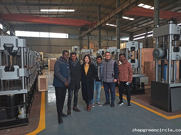 印尼客户到济南下载18新利体育客户端工厂考察订购试验机设备