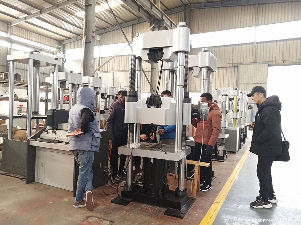 印尼客户到济南下载18新利体育客户端工厂考察订购试验机设备